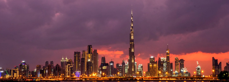 عائلة في دبي مول ضمن برنامج سياحي أسبوعي  برنامج سياحي في دبي
