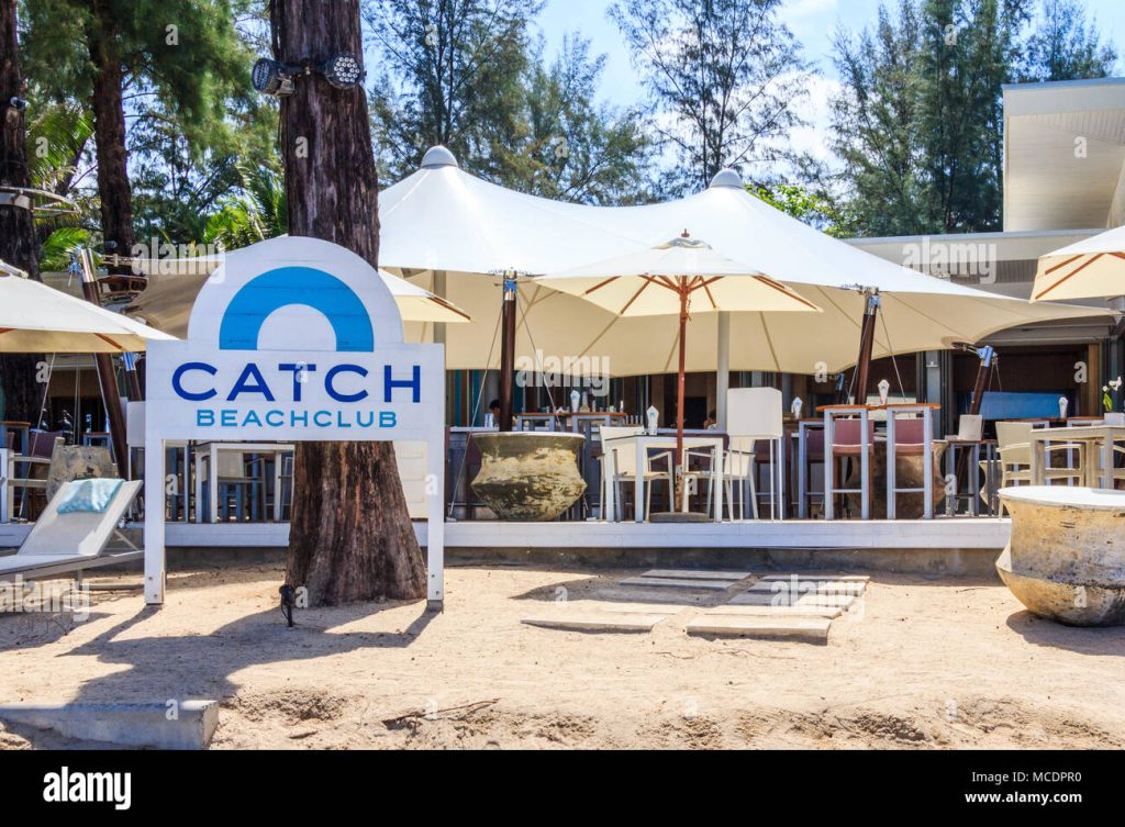 🍹 Catch Beach Club – تجربة شاطئية ولاونج في بوكيت