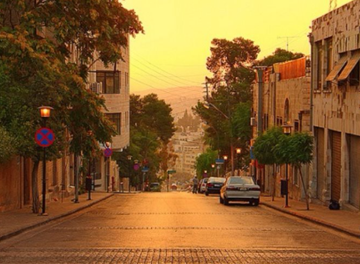 قطعة من سحر الشرق شارع الرينبو اقدم شوارع عمان الجميلة