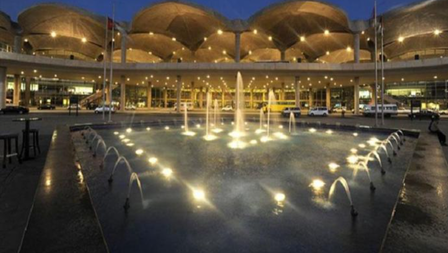 واجهة مبنى الركاب مطار الملكة علياء الدولي عند الغروب