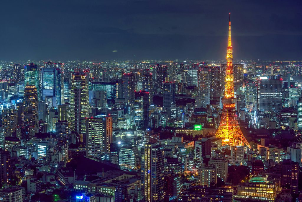 alt="Tokyo Tower برج طوكيو 2025 — منظر بانورامي للبرج نهارًا"