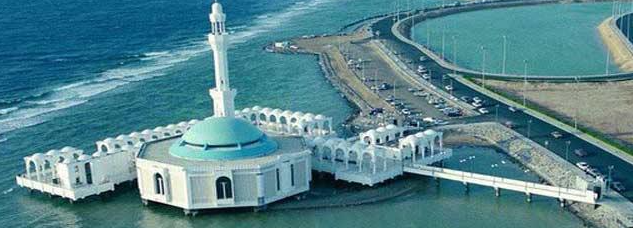 مسجد الرحمة في جدة واحدًا من أشهر المعالم على كورنيش البحر الأحمر